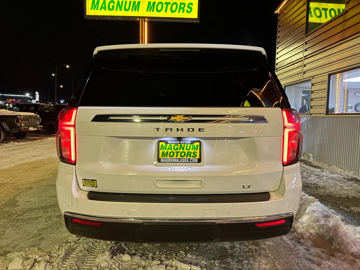 2021 White /Black Chevrolet Tahoe LT (1GNSKNKD5MR) with an 5.3L V8 Gasoline engine, located at 1960 Industrial Drive, Wasilla, 99654, (907) 274-2277, 61.573475, -149.400146 - Photo#4